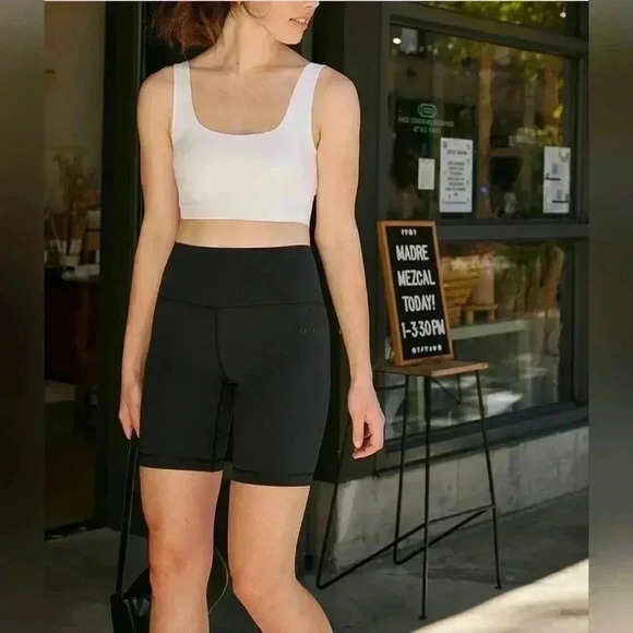 Cream Yoga Drew biker shorts NWT size small - Picture 2 of 4